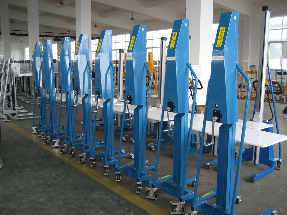 M200 mini winch stacker
